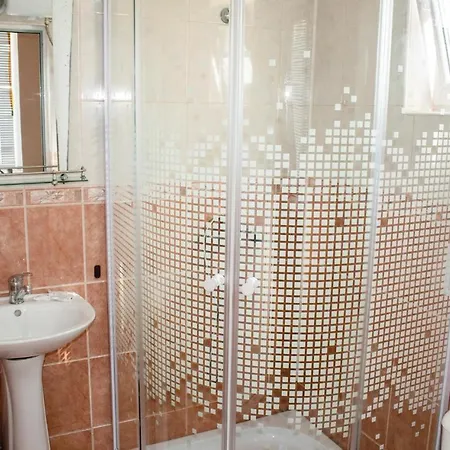 One-bedroom Holiday In Krapets בית נופש *